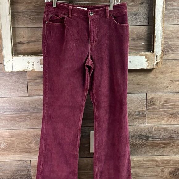 D & CO Women’s Burgundy Corduroy Button Zip Boot Cut Pants Size 6 - Picture 2 of 8
